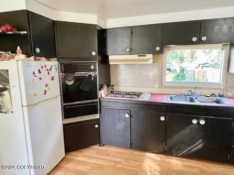 Kitchen - 3003 W 33rd Ave, Anchorage, AK 99517 photo 4 of 4