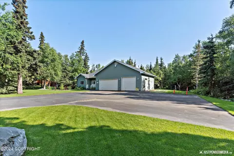 7540 Upper De Armoun Rd, Anchorage, AK 99516