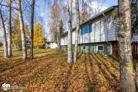 7737 Hennings Way, Anchorage, AK 99504