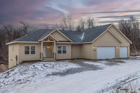 780 N Yeti St, Palmer, AK 99645