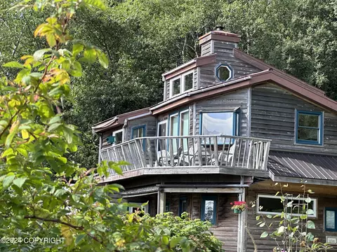 84 River Rd, Haines, AK 99827