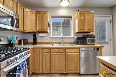 Kitchen - 5610 E 4th Ave # 9, Anchorage, AK 99504 photo 4 of 6