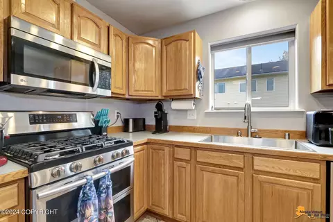 Kitchen - 5610 E 4th Ave # 9, Anchorage, AK 99504 photo 6 of 6