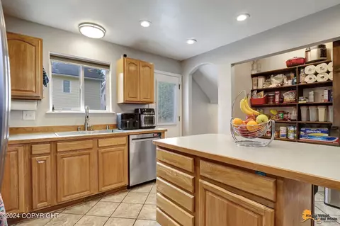 Kitchen - 5610 E 4th Ave # 9, Anchorage, AK 99504 photo 3 of 6
