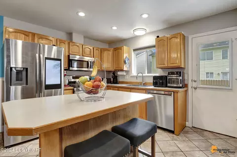 Kitchen - 5610 E 4th Ave # 9, Anchorage, AK 99504 photo 5 of 6