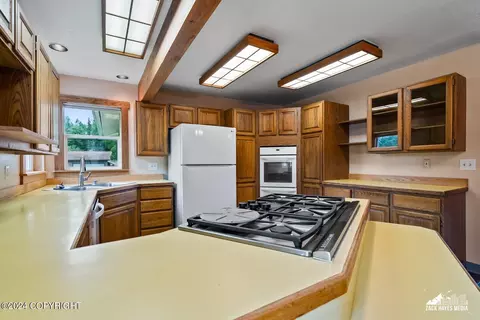 Kitchen - 7141 E 34th Ave, Anchorage, AK 99504 photo 3 of 7