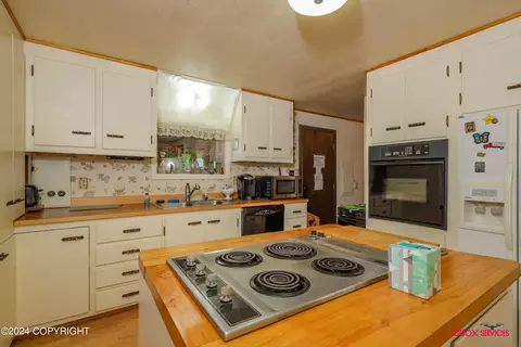 Kitchen - 9239 E Devonshire Dr, Trapper Creek, AK 99683 photo 4 of 4
