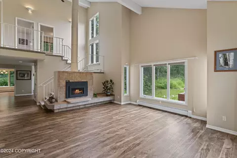 10231 Lone Tree Dr, Anchorage, AK 99507