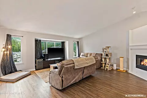 8937 Eagle Place Loop # 22, Eagle River, AK 99577