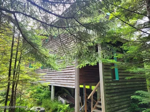 439 Spruce Ct, Haines, AK 99827