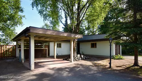 1241 Hillcrest Dr, Anchorage, AK 99501