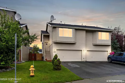 2345 Ridgemont Cir, Anchorage, AK 99507