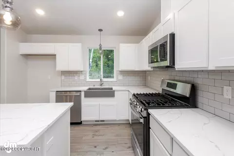8476 E Mountain Top Dr, Palmer, AK 99645