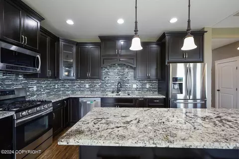 Kitchen - 5263 E Barn Cir, Wasilla, AK 99654 photo 3 of 8
