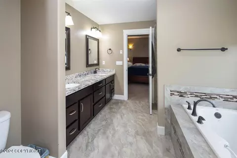 Bath - 5263 E Barn Cir, Wasilla, AK 99654 photo 2 of 4