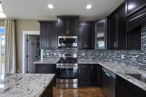 Kitchen - 5263 E Barn Cir, Wasilla, AK 99654 photo 4 of 8