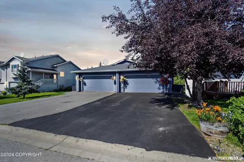 10290 Valley Park Dr, Anchorage, AK 99507