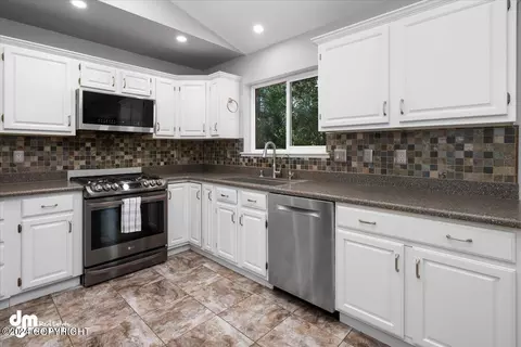 Kitchen - 19100 Babrof Dr, Eagle River, AK 99577 photo 2 of 2