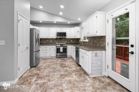 Kitchen - 19100 Babrof Dr, Eagle River, AK 99577 photo 1 of 2