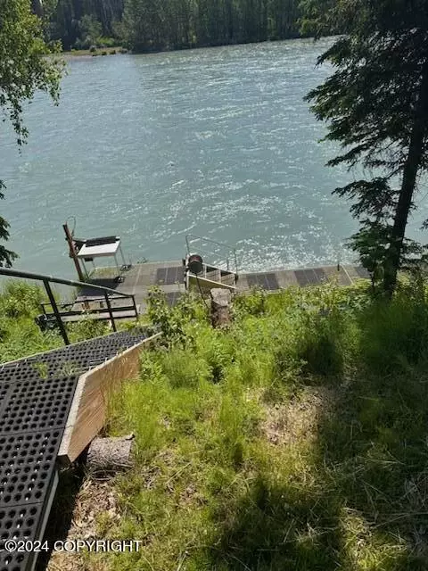 821 River Estates Dr, Soldotna, AK 99669