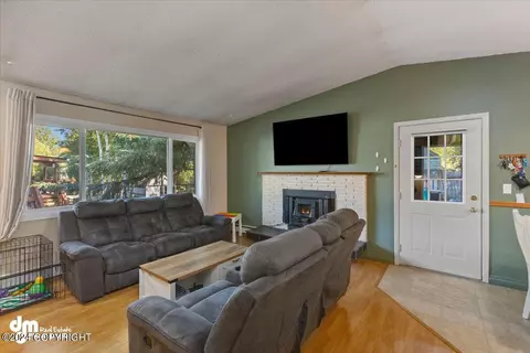 6340 E 35th Ave, Anchorage, AK 99504 photo 2