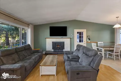 6340 E 35th Ave, Anchorage, AK 99504