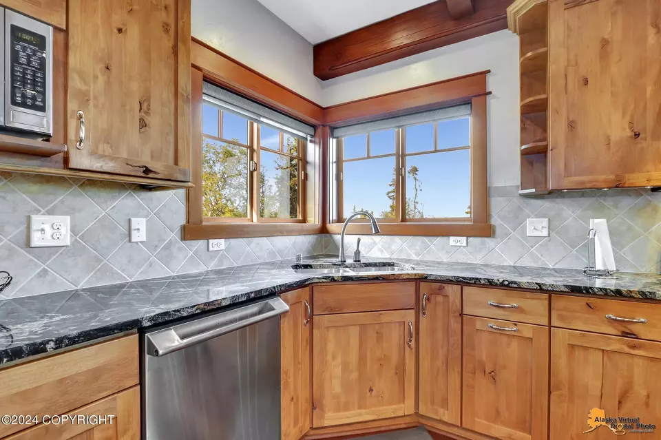 Kitchen - 17697 Golden View Dr, Anchorage, AK 99516 photo 7 of 9