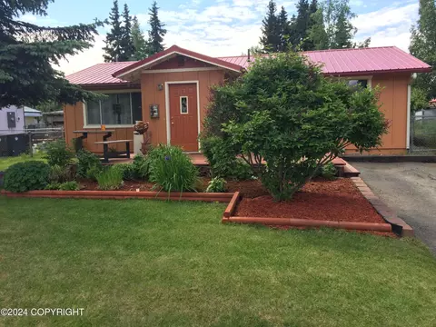 266 Hoyt St, Anchorage, AK 99508