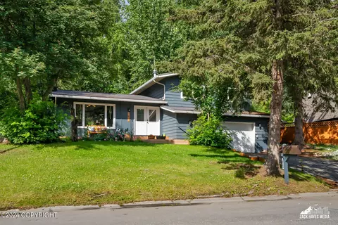 2560 Glenkerry Dr, Anchorage, AK 99504