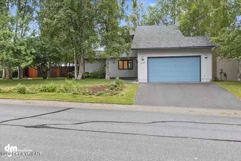 17424 Toakoana Dr, Eagle River, AK 99577