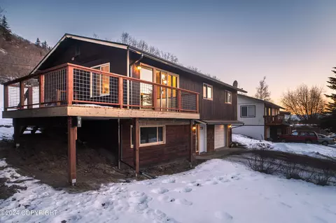 184 W Bayview Ave, Homer, AK 99603