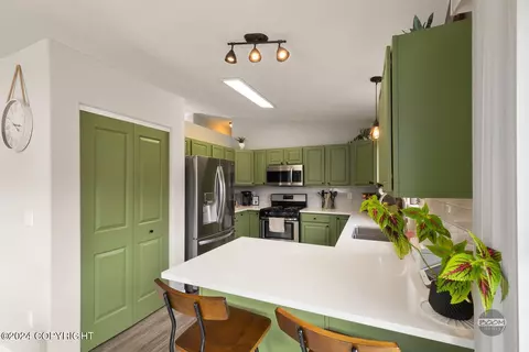 Kitchen - 19115 Trail Bay Dr, Eagle River, AK 99577 photo 1 of 5