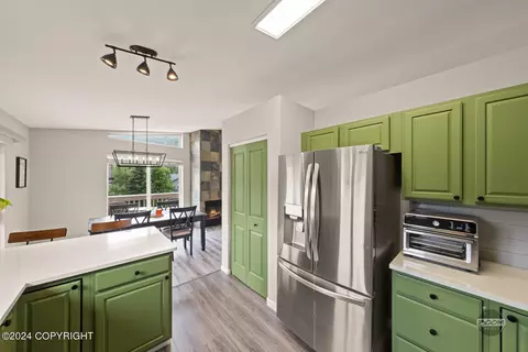 Kitchen - 19115 Trail Bay Dr, Eagle River, AK 99577 photo 4 of 5
