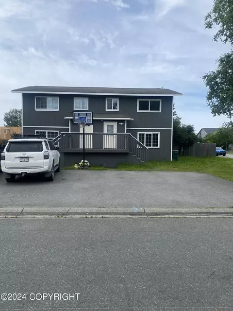 8000 Nadine St, Anchorage, AK 99518
