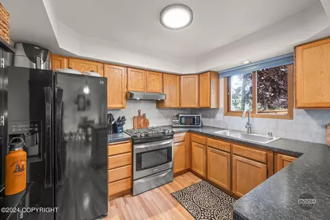 8806 Dome Cir, Eagle River, AK 99577 photo 11