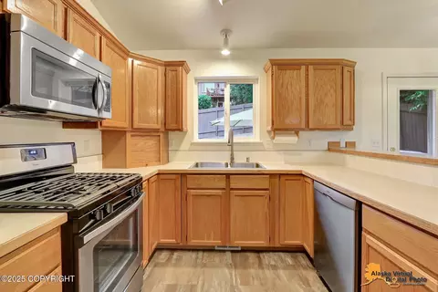 18601 Gibens Cir, Eagle River, AK 99577 photo 10