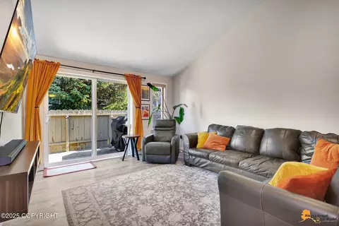 Living - 2201 Daybreak Ct, Anchorage, AK 99501 photo 2 of 3