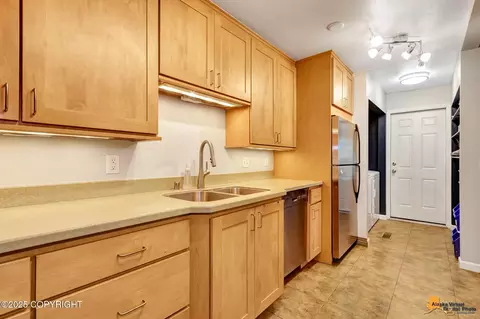 Kitchen - 2201 Daybreak Ct, Anchorage, AK 99501 photo 3 of 3