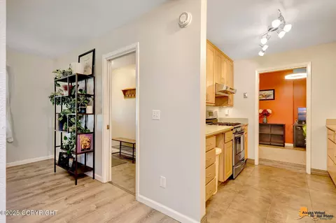 Entry Way - 2201 Daybreak Ct, Anchorage, AK 99501 photo 2 of 2