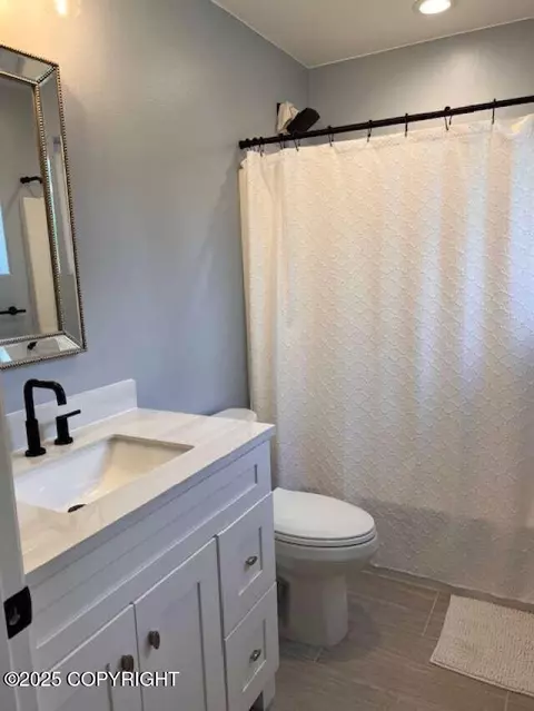 Bath - 1906 E Ridgeview Dr, Wasilla, AK 99654 photo 4 of 9