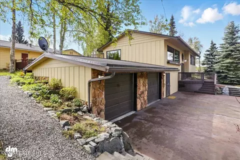 1800 Hamilton Dr, Anchorage, AK 99515