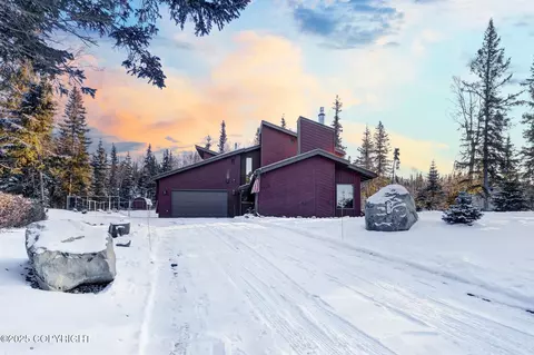 7240 Tree Top Cir, Anchorage, AK 99507