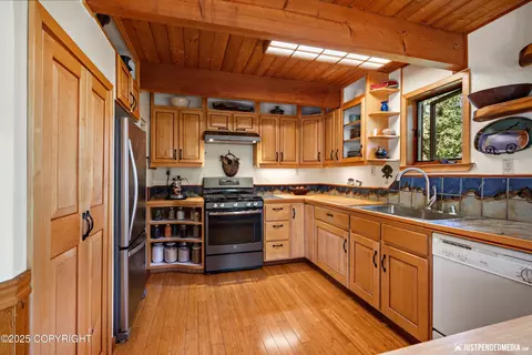 Kitchen - 5515 Wild Mountain Dr, Eagle River, AK 99577 photo 3 of 5