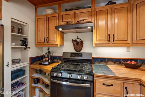 Kitchen - 5515 Wild Mountain Dr, Eagle River, AK 99577 photo 4 of 5