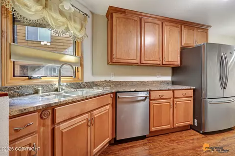 1823 Beaver Pl, Anchorage, AK 99504