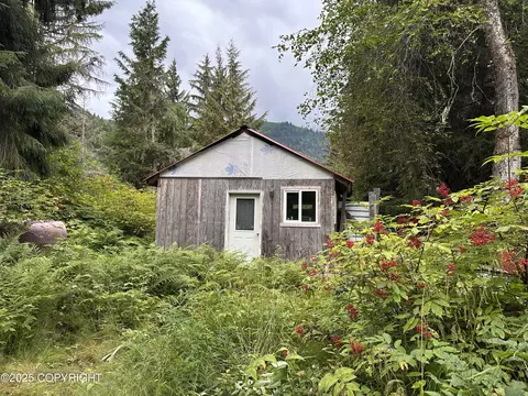 L7 4 Winds Road, Haines, AK 99827