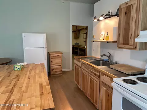 Kitchen - 7700 E 32nd Ave, Anchorage, AK 99504 photo 8 of 10