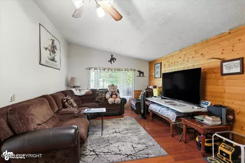 Living - 14645 E Anselm Cir, Willow, AK 99688 photo 2 of 3