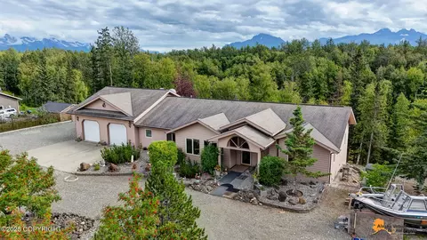 3996 E Country Field Cir, Wasilla, AK 99654