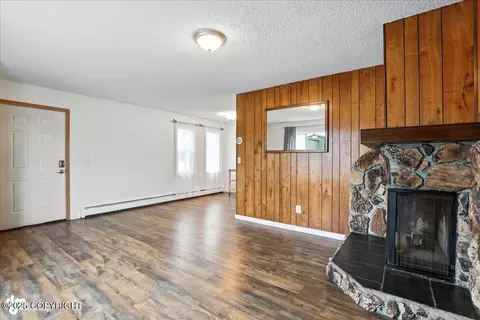 Living - 5439 E 4th Ave, Anchorage, AK 99508 photo 4 of 5